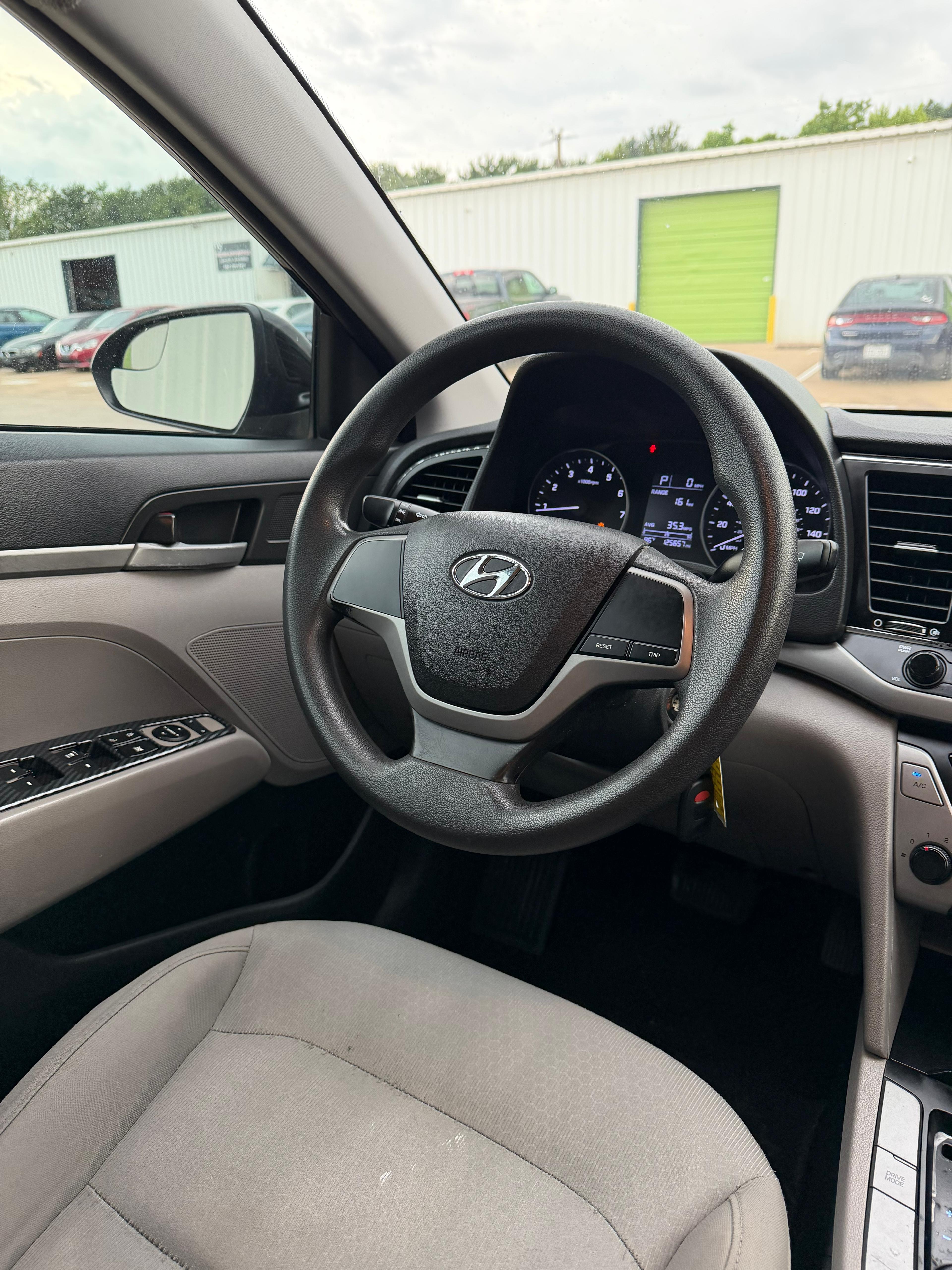 Hyundai Elantra SE
