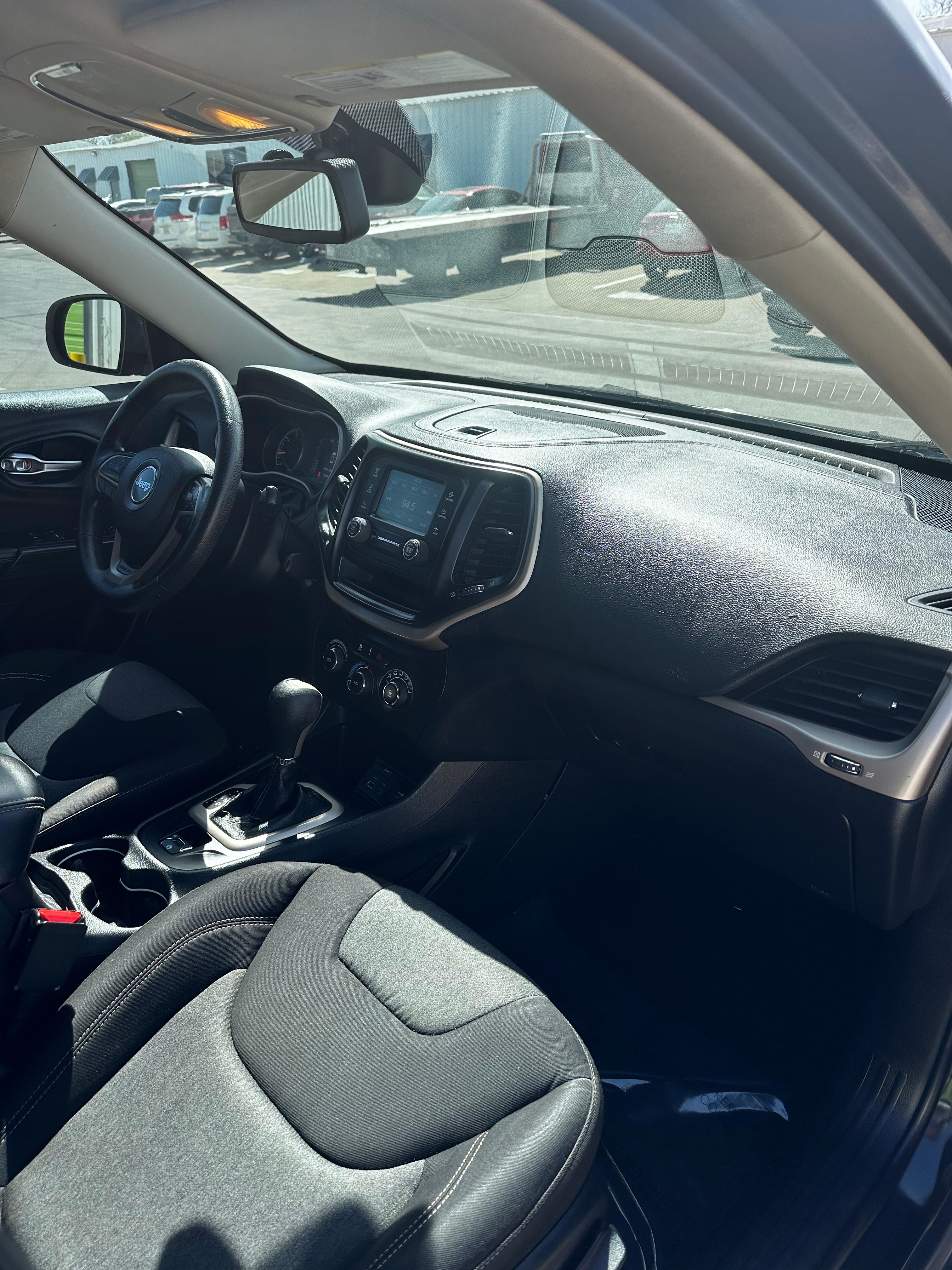 Jeep Cherokee Sport
