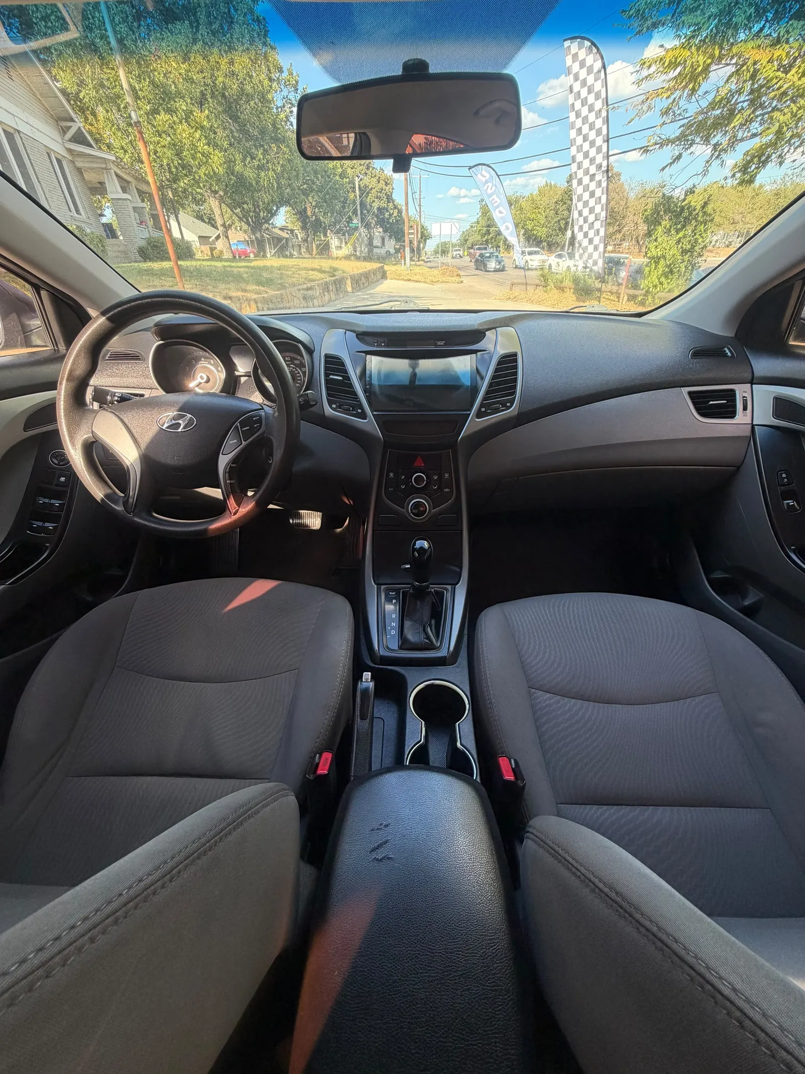Hyundai ELANTRA SE