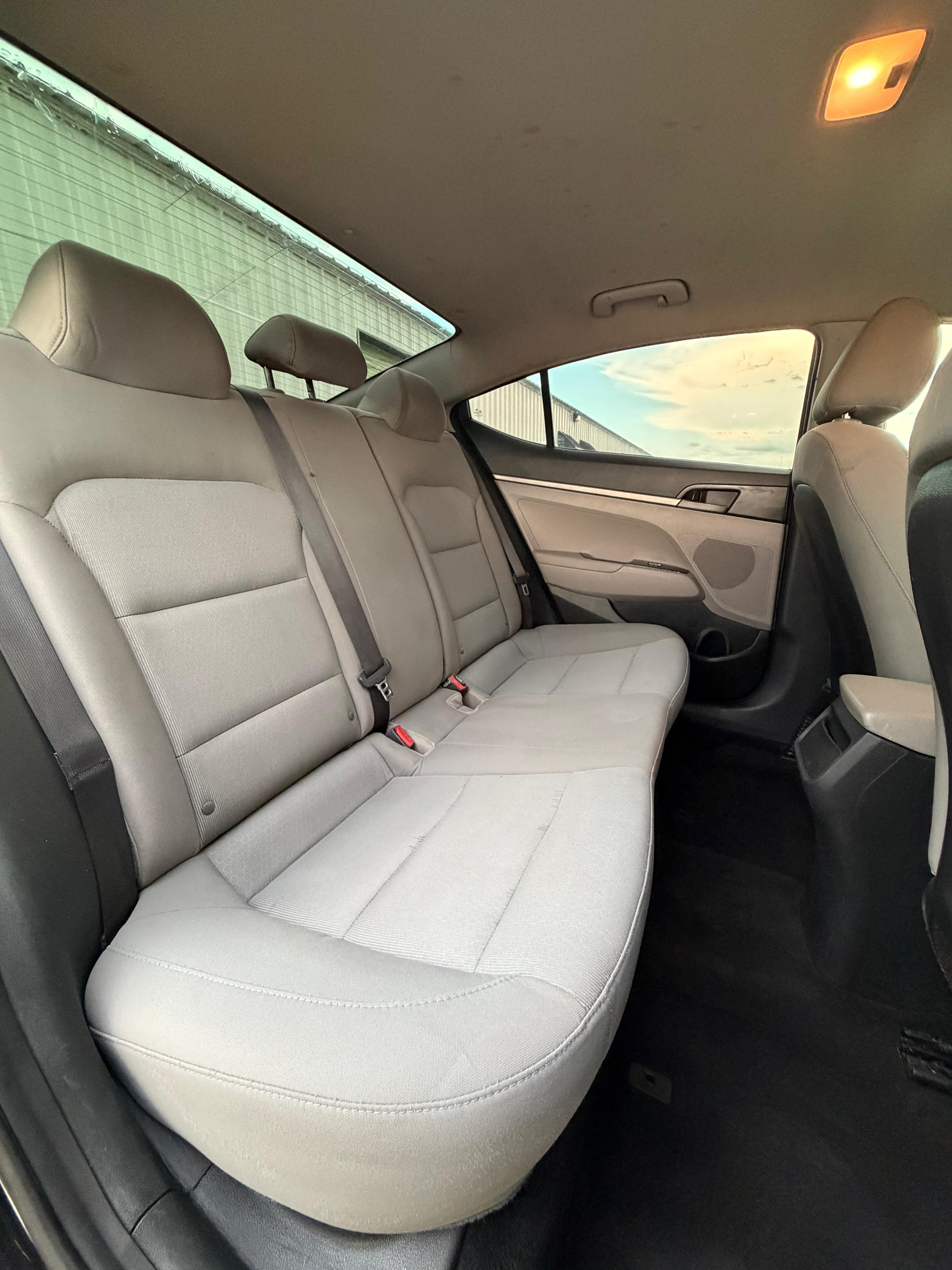 Hyundai Elantra SE