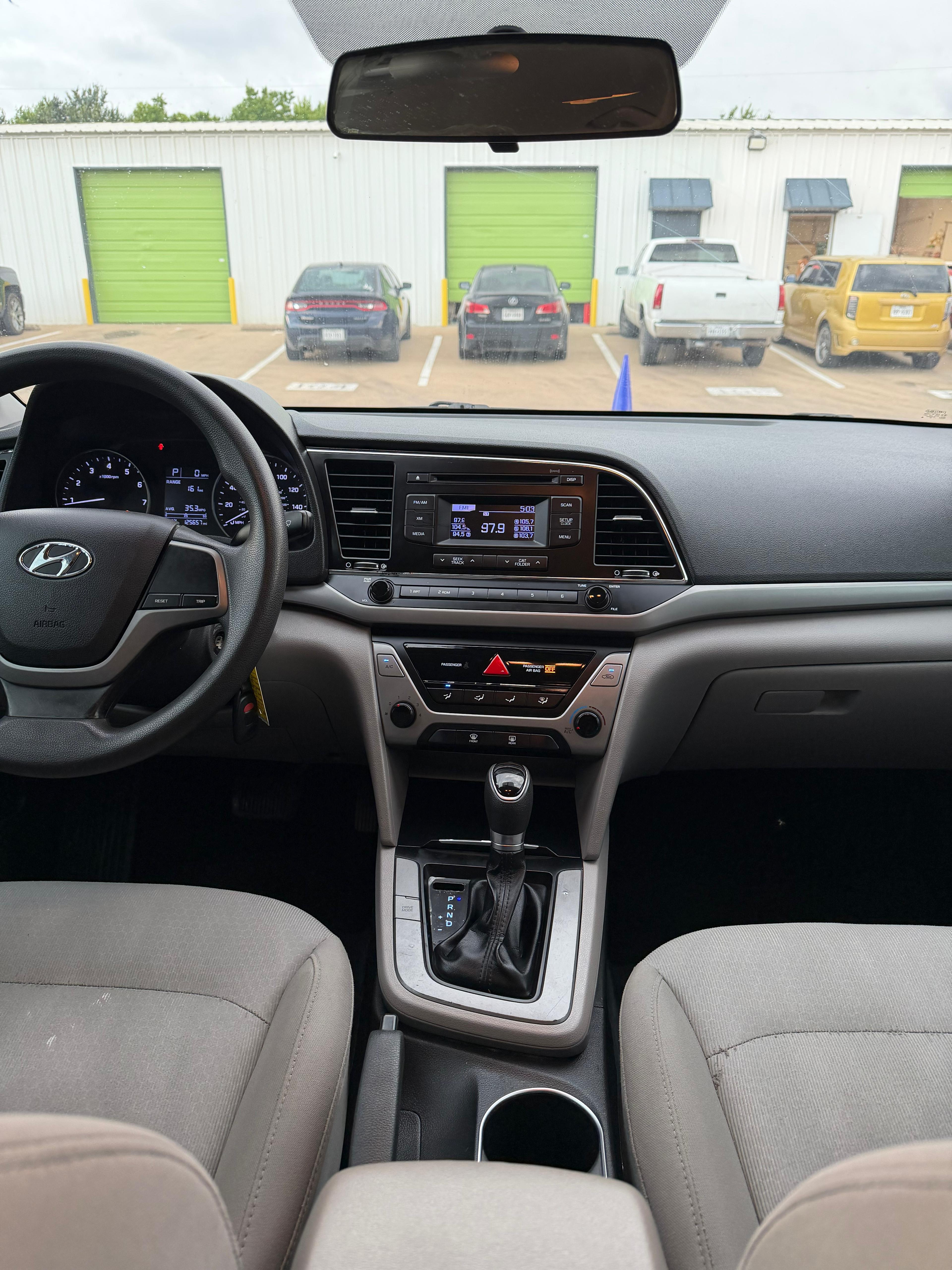 Hyundai Elantra SE