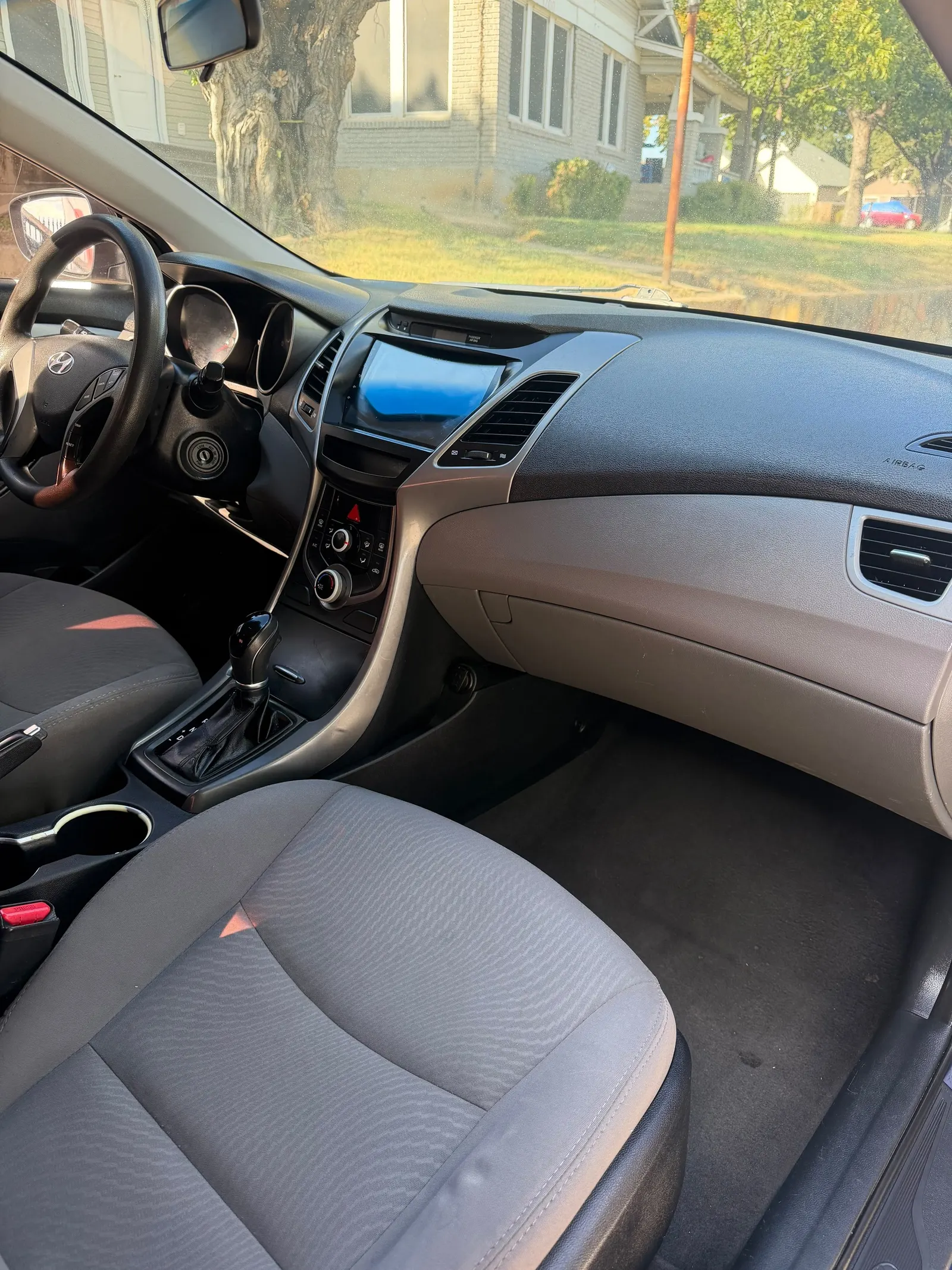 Hyundai ELANTRA SE