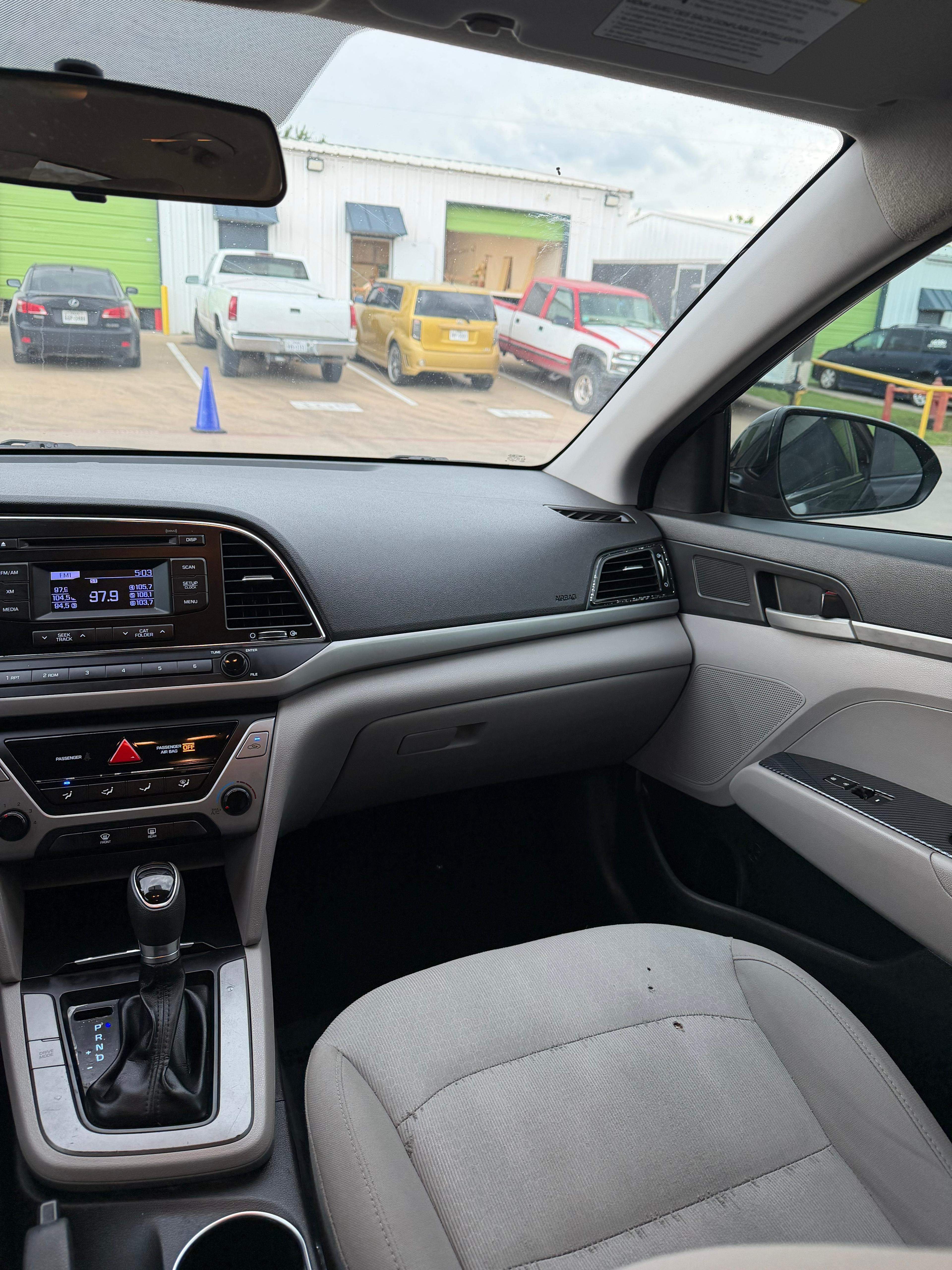 Hyundai Elantra SE