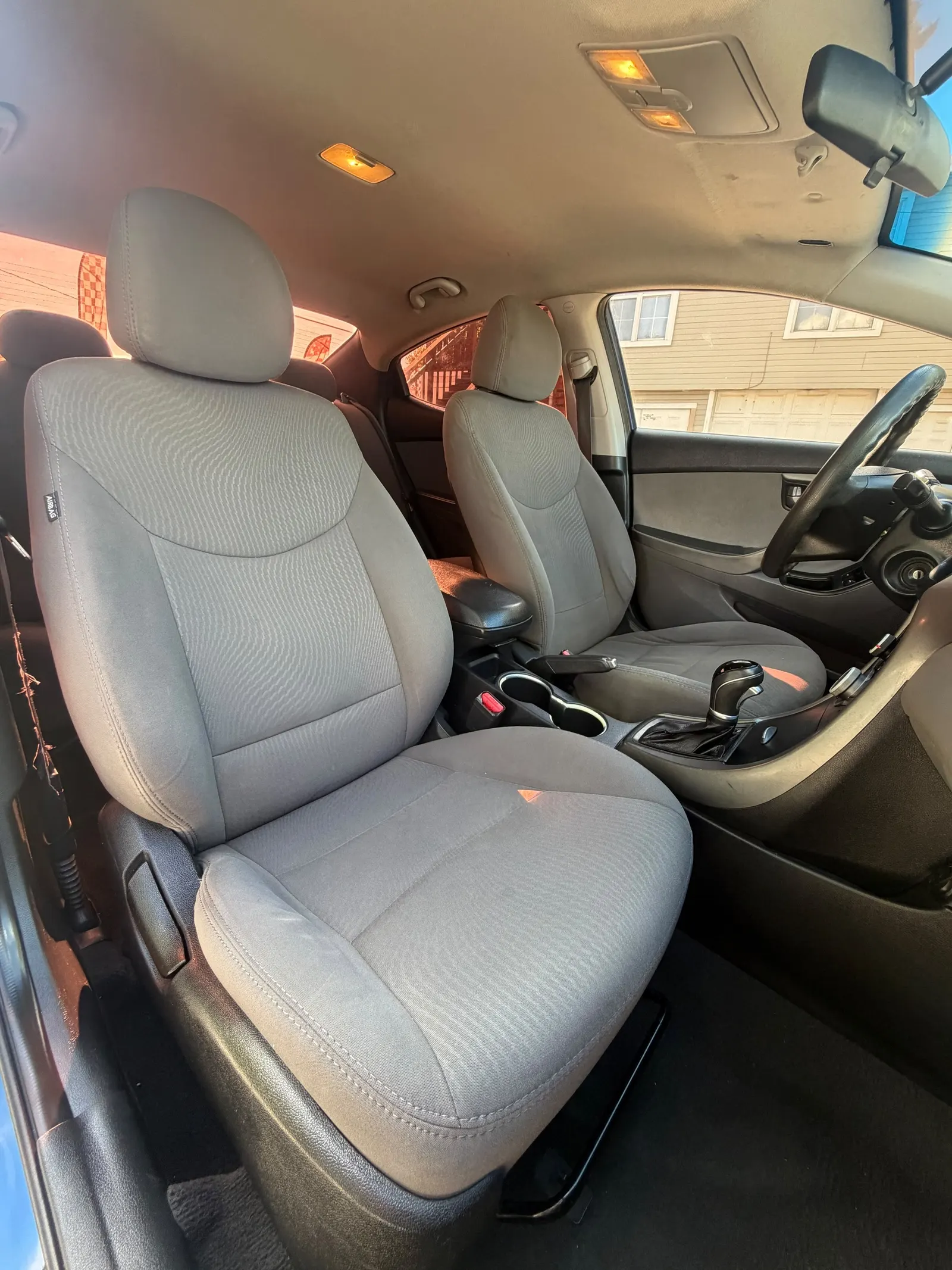 Hyundai ELANTRA SE